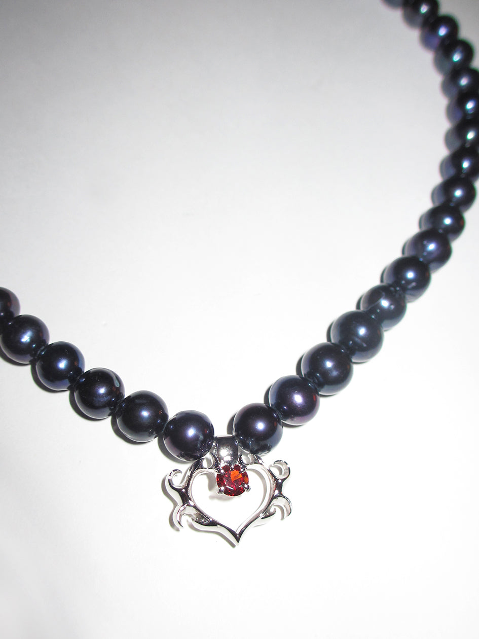 MINI SELMA RED HEART BLACK PEARL CHOKER
